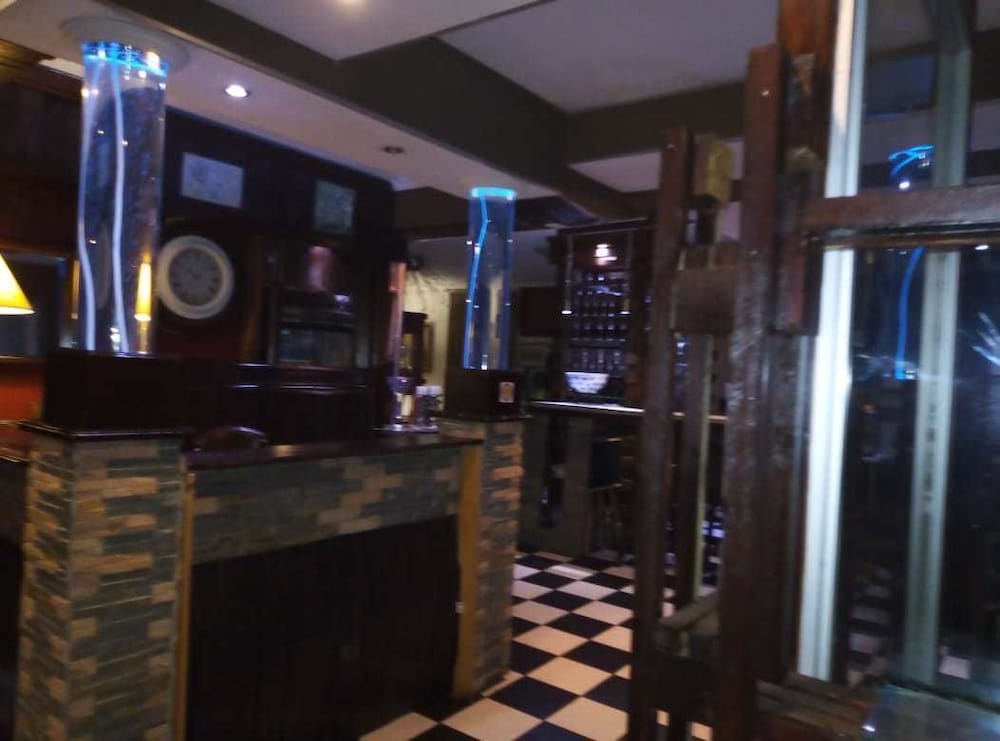 Фото Bread & Barrel Bellville Guesthouse