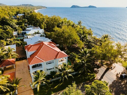 Гостиница Villa Beach - Palm Cove - Beachfront Luxury Suites в Палм-Кове