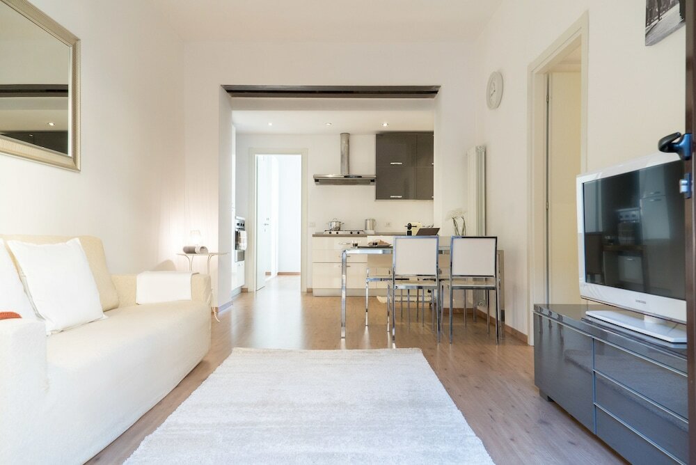 Фото Charming Milanese Apartments