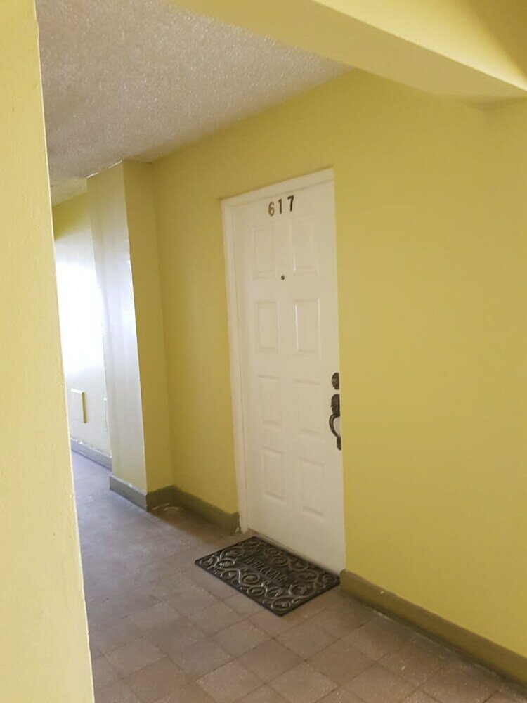 Фото New Kingston Apt at Kensington Court