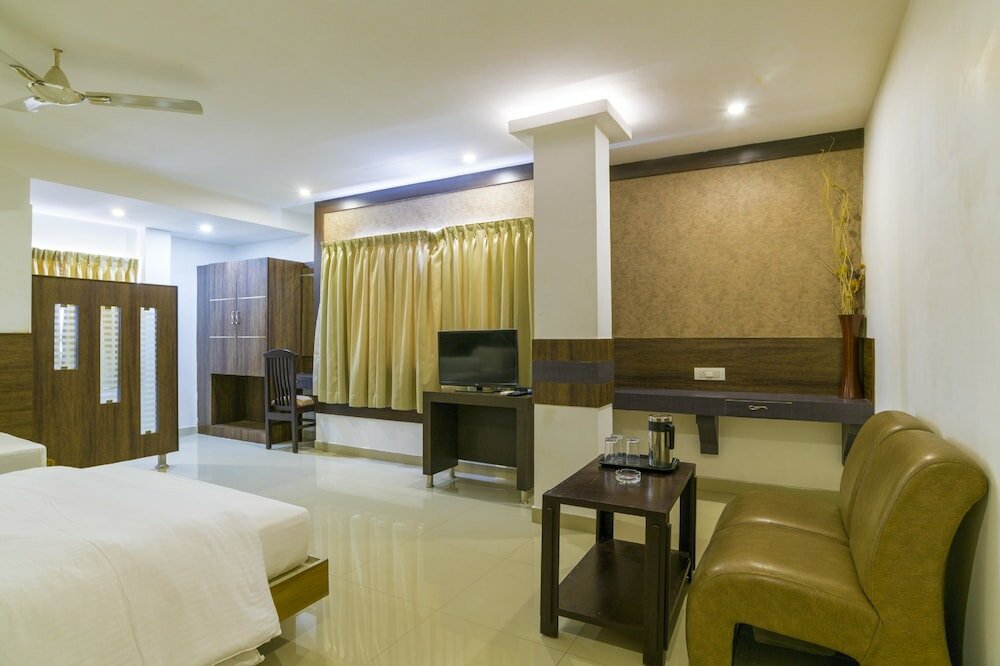 Фото Crescent Inn Navallur