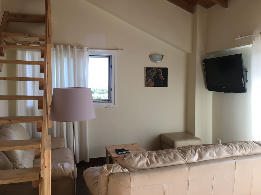 Фото Arion Stables & Apartments