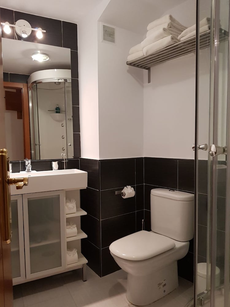 Фото Duplex University City Centre