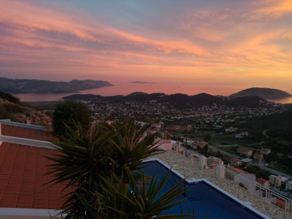 Фото Infinity Blue Suites