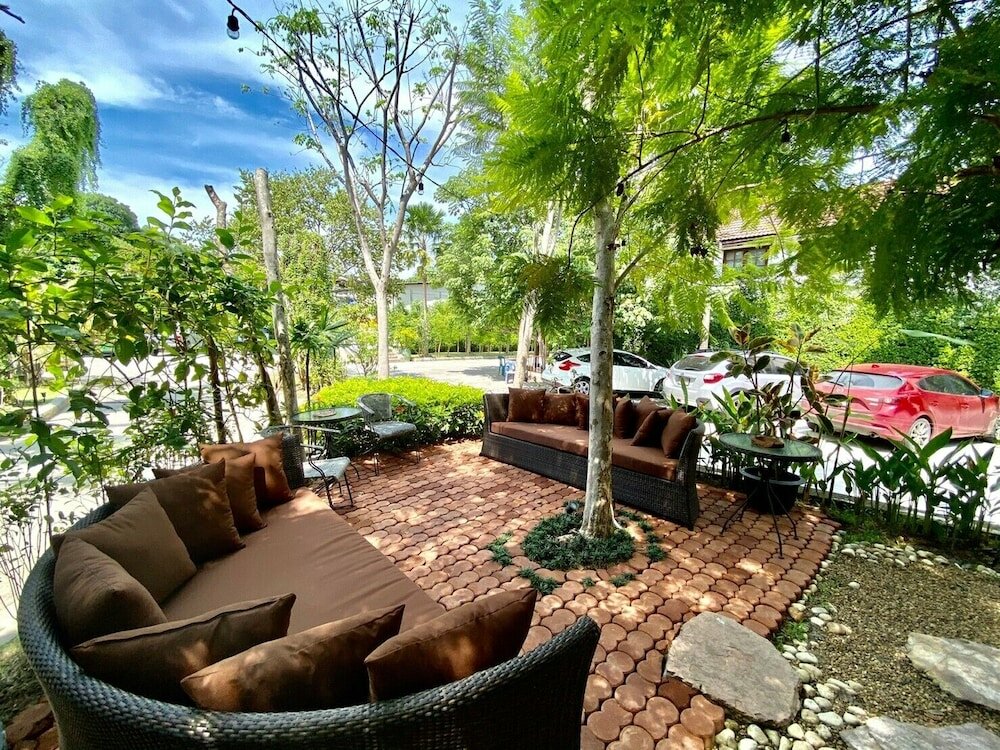 Фото Bangkok Oasis Hotel