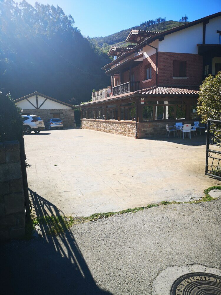 Фото El Roblón De Cabuerniga