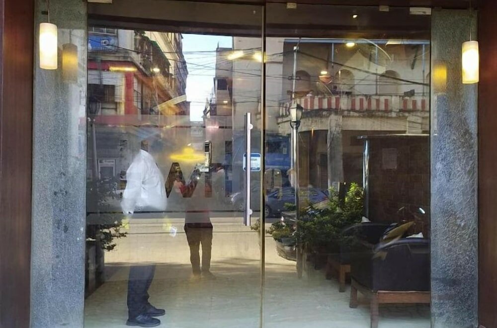 Фото Hotel White House