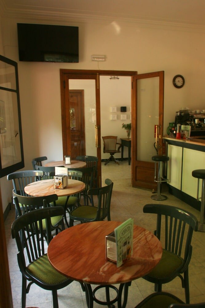 Фото Hostal Montsoliu