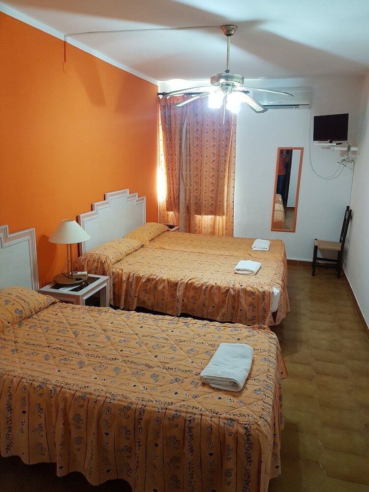 Фото Hostal Los Arcos