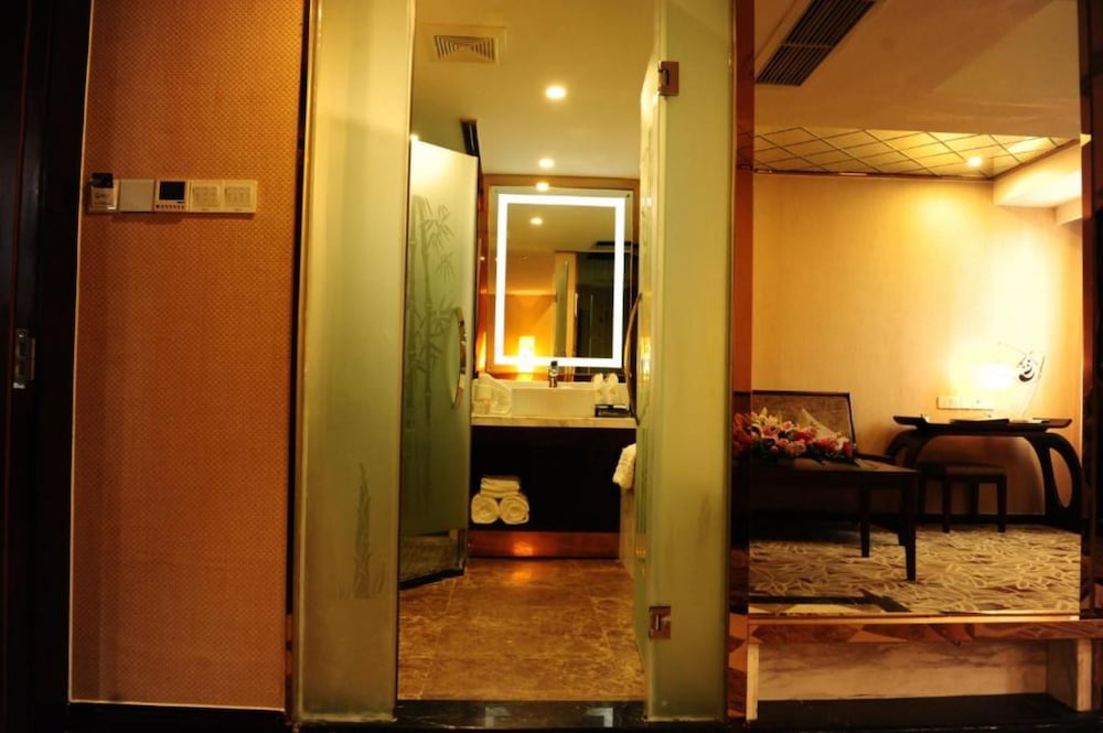 Фото Panda Prince Hotel South Railway Station Branch