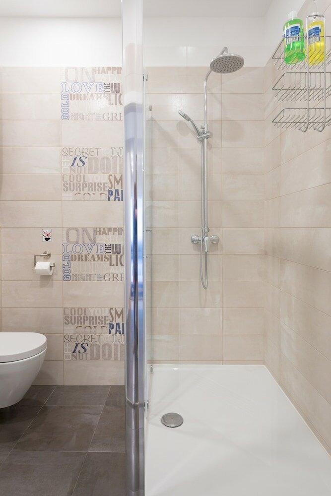 Фото Bright and Spacious Apartment in the City Center!