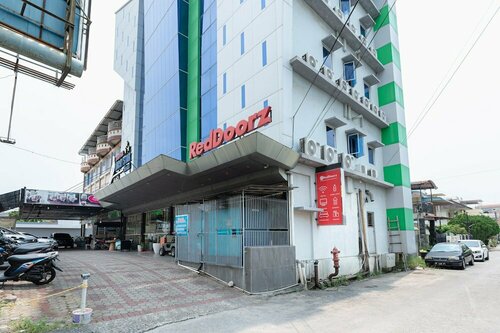 Гостиница RedDoorz Premium near Grand Batam Mall