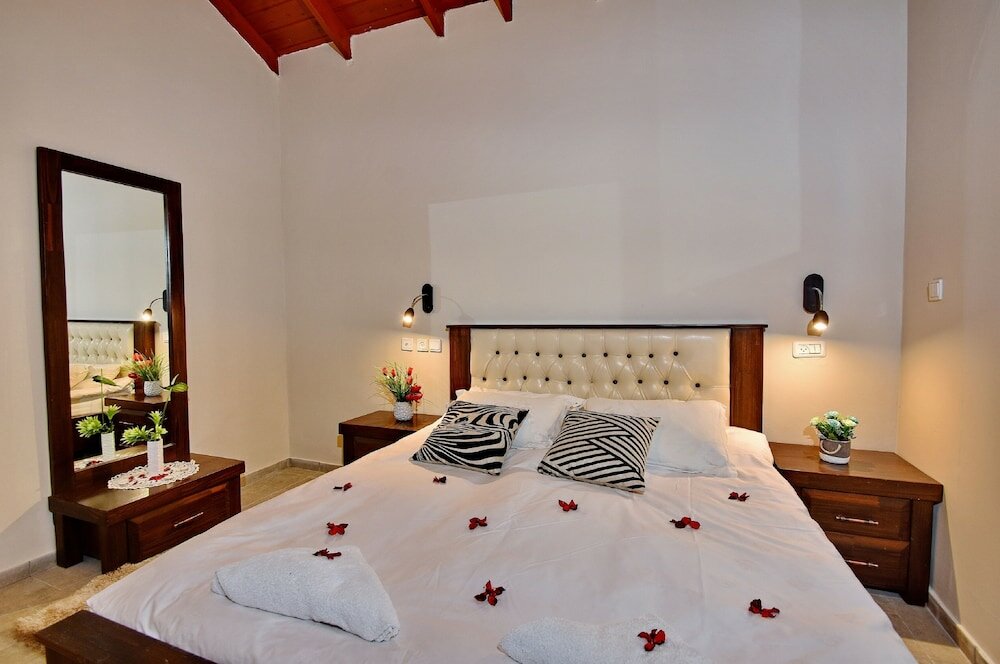 Фото Azulat Even Hen