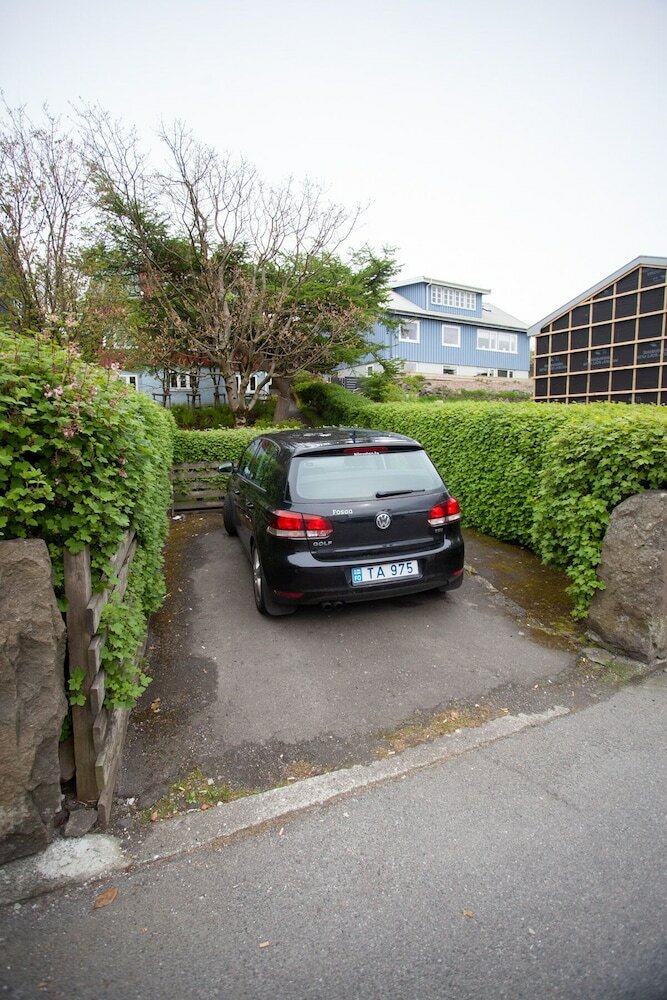 Фото 3 Storey 5 Bedroom, 3 Bathroom House in the Center of Tórshavn