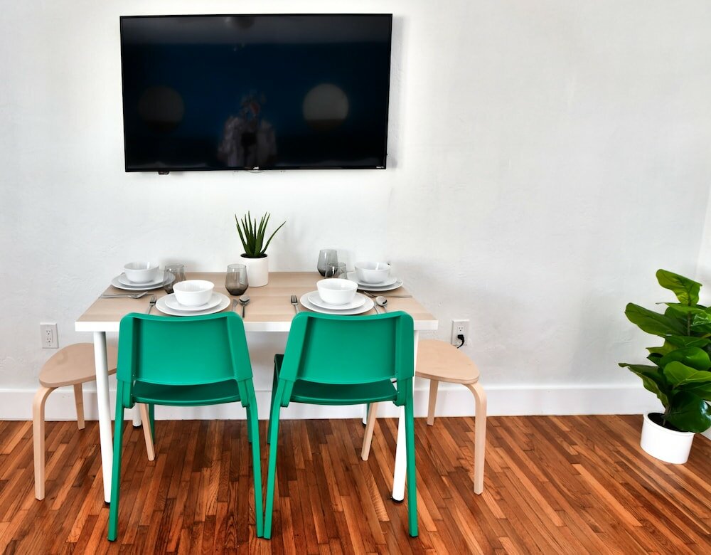 Фото Broadway Suites Downtown by RocketSTAY