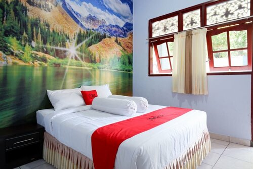 Гостиница RedDoorz near Mayura Park Lombok