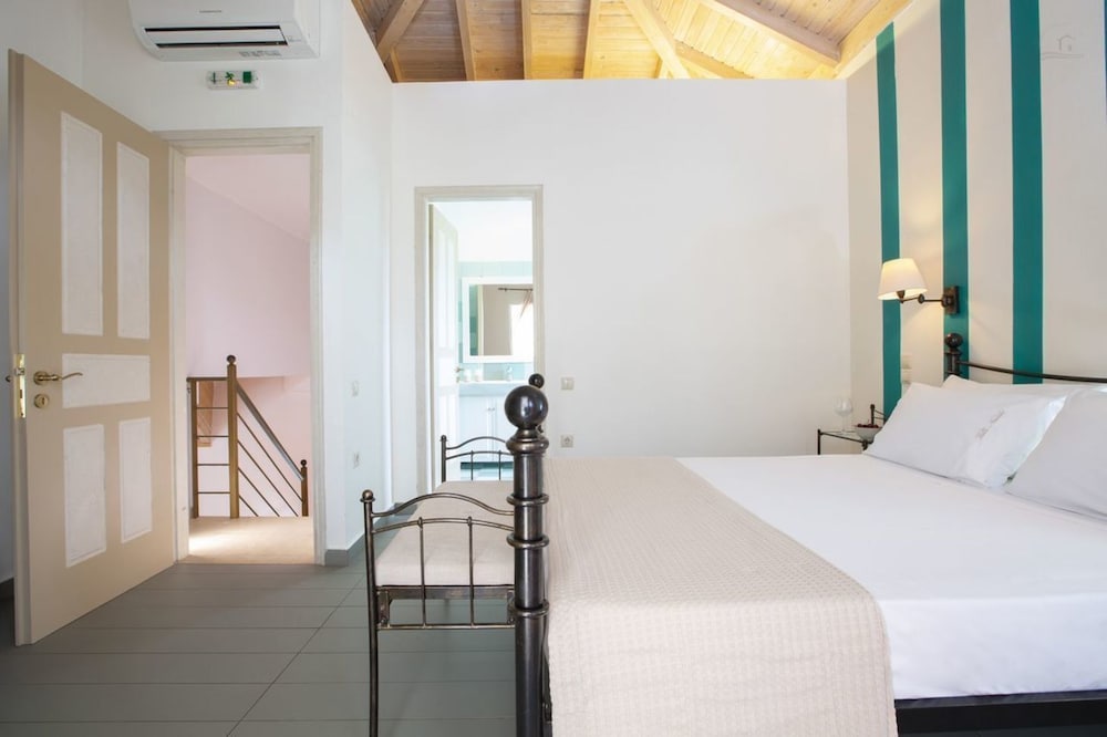 Фото Villa Niriides