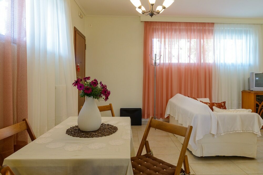 Фото Comfy Vacation Flat Near the Beach