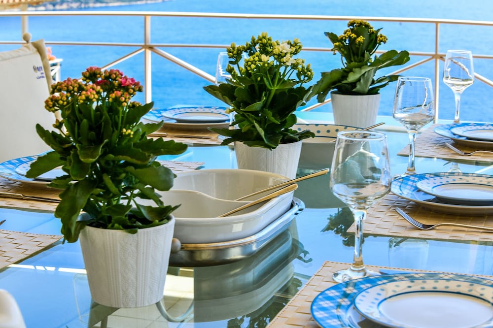 Фото Villa with Striking views over the infinity Pool