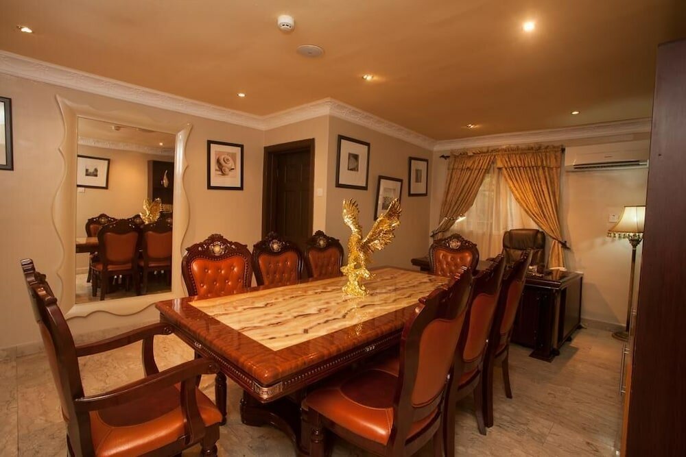 Фото Apartment Royale Hotel and Suite