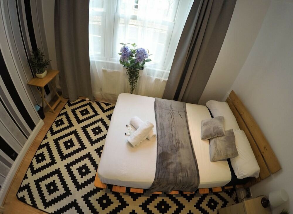 Фото Hollybush Row Rooms