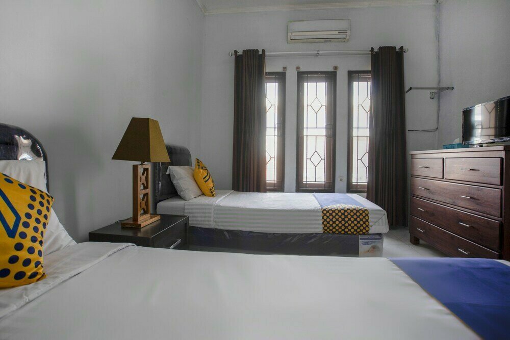 Hotel Spot On 1792 Roemah Nenekoe Guest House, Bandung, photo