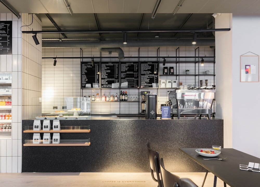 Фото Whitworth Locke