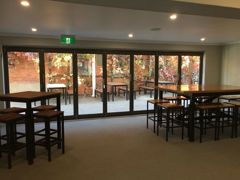 Фото Finley Country Club Hotel Motel