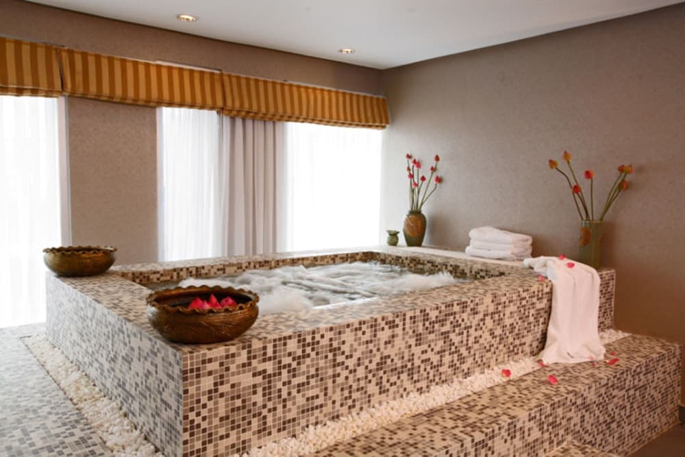 Фото Lancaster Ho Chi Minh