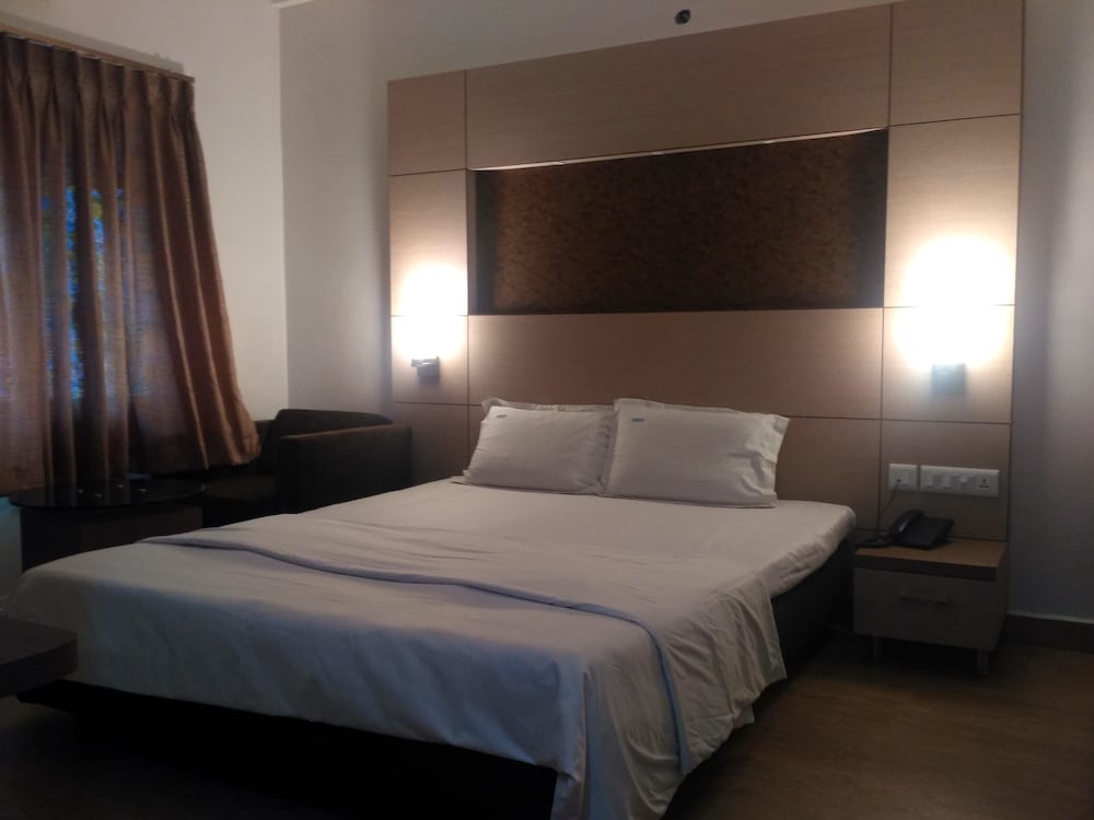 Фото Hotel Sakthi Priya