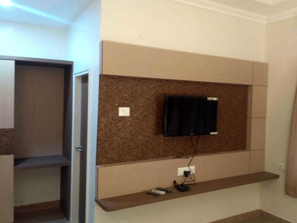 Фото Hotel Sakthi Priya