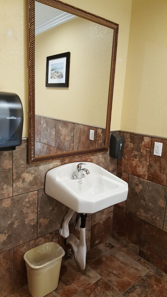 Фото Quality Inn Escondido Downtown