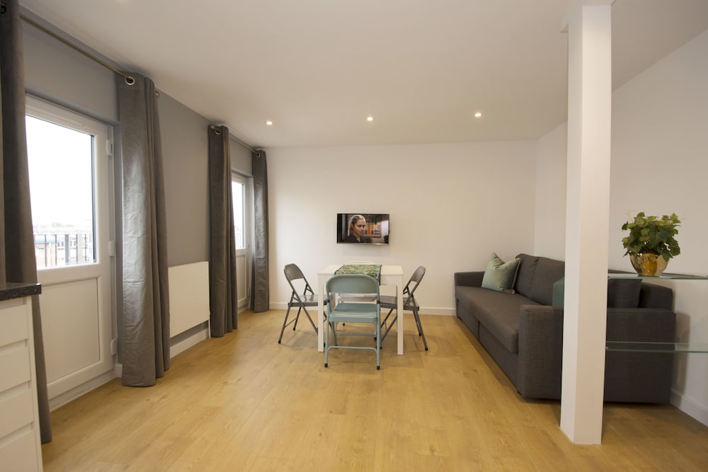 Фото London Deluxe Apartments