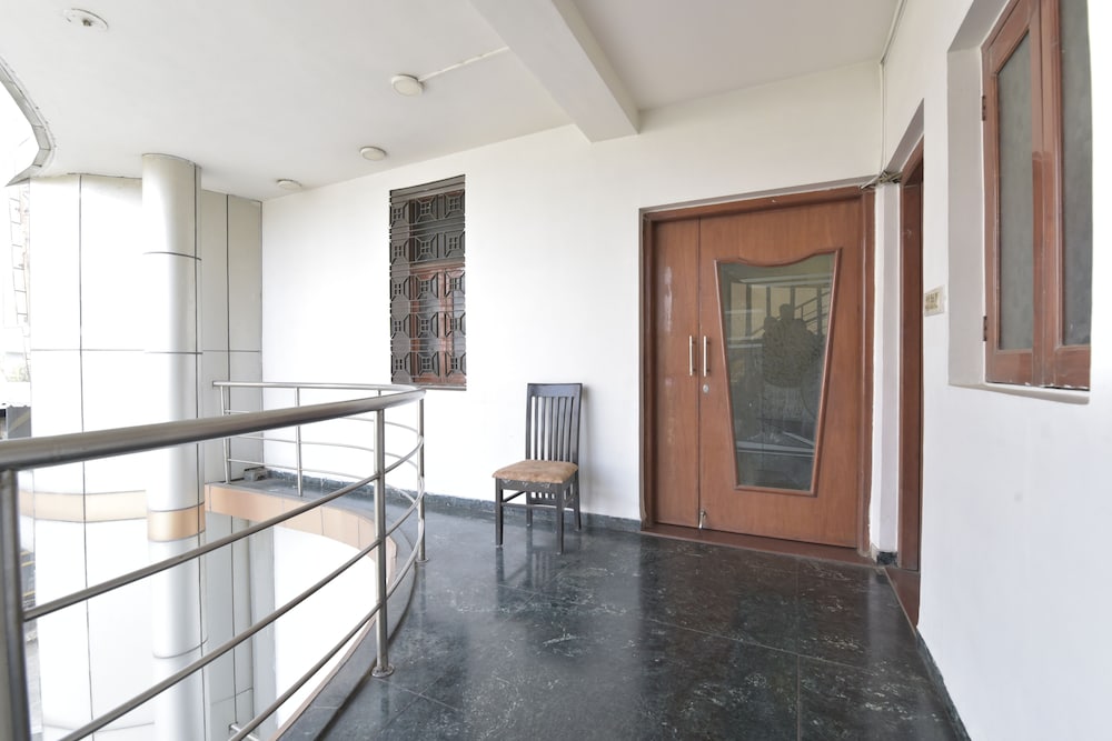 Фото Hotel Airport Plaza