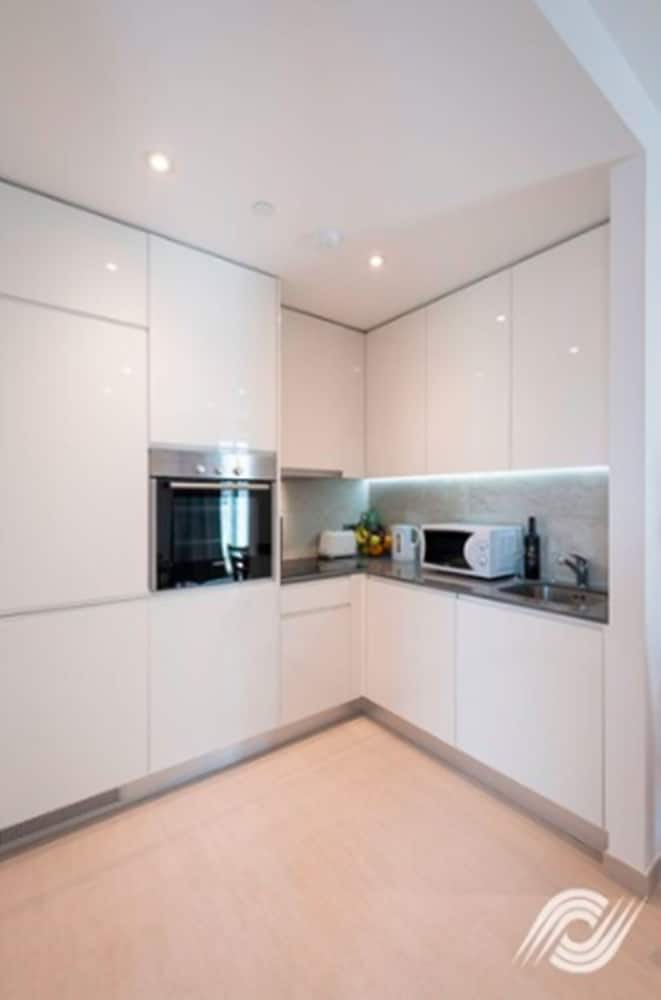 Фото Bentley Holiday Apartments - West One