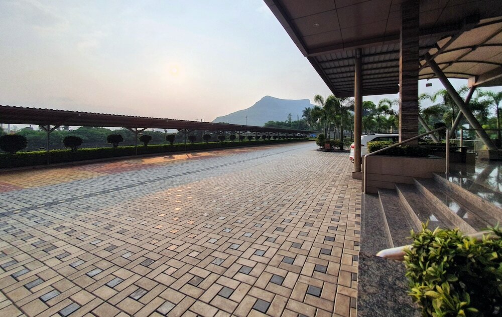 Фото Hotel Grand Parivaar