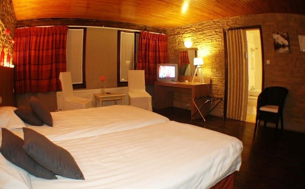 Фото Hôtel Le Relais