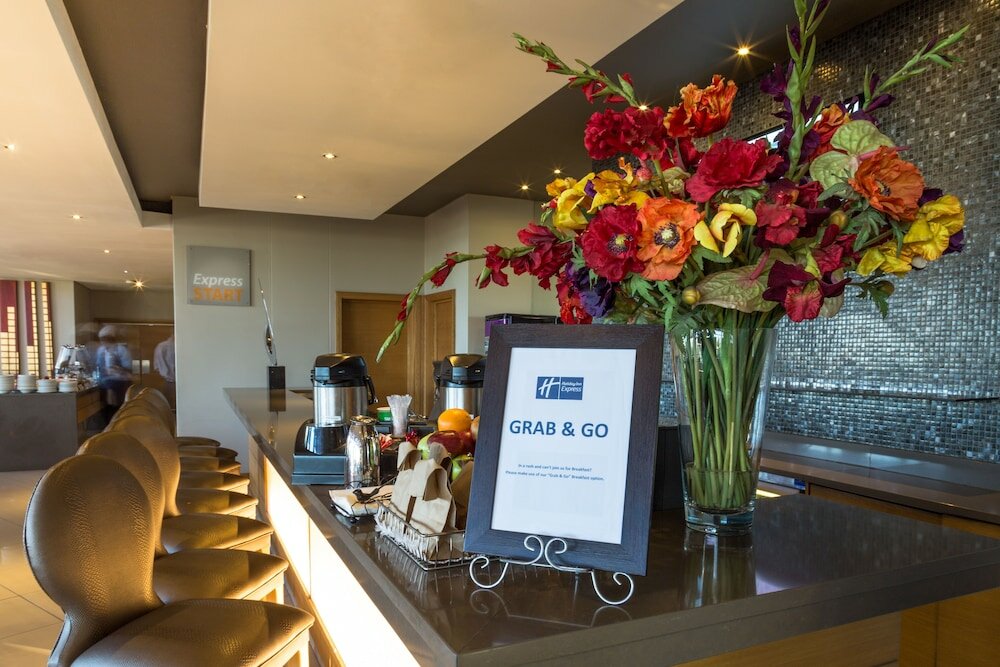 Фото Holiday Inn Express Sandton Woodmead, an Ihg Hotel