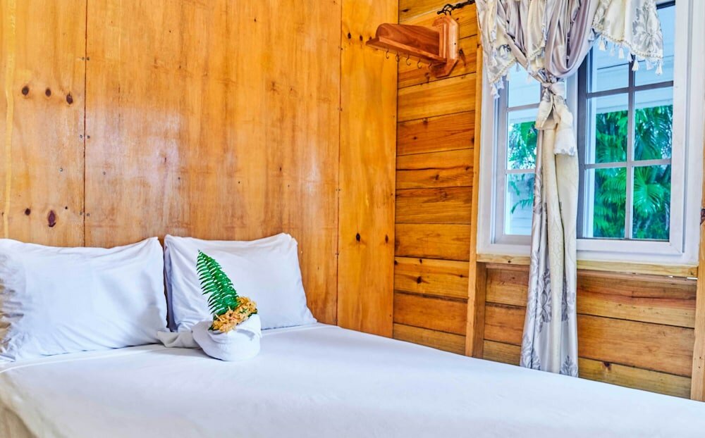 Фото The Yellow Bird