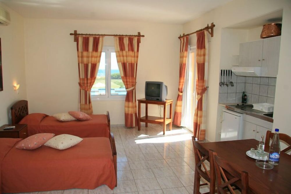 Фото Kris Apartments