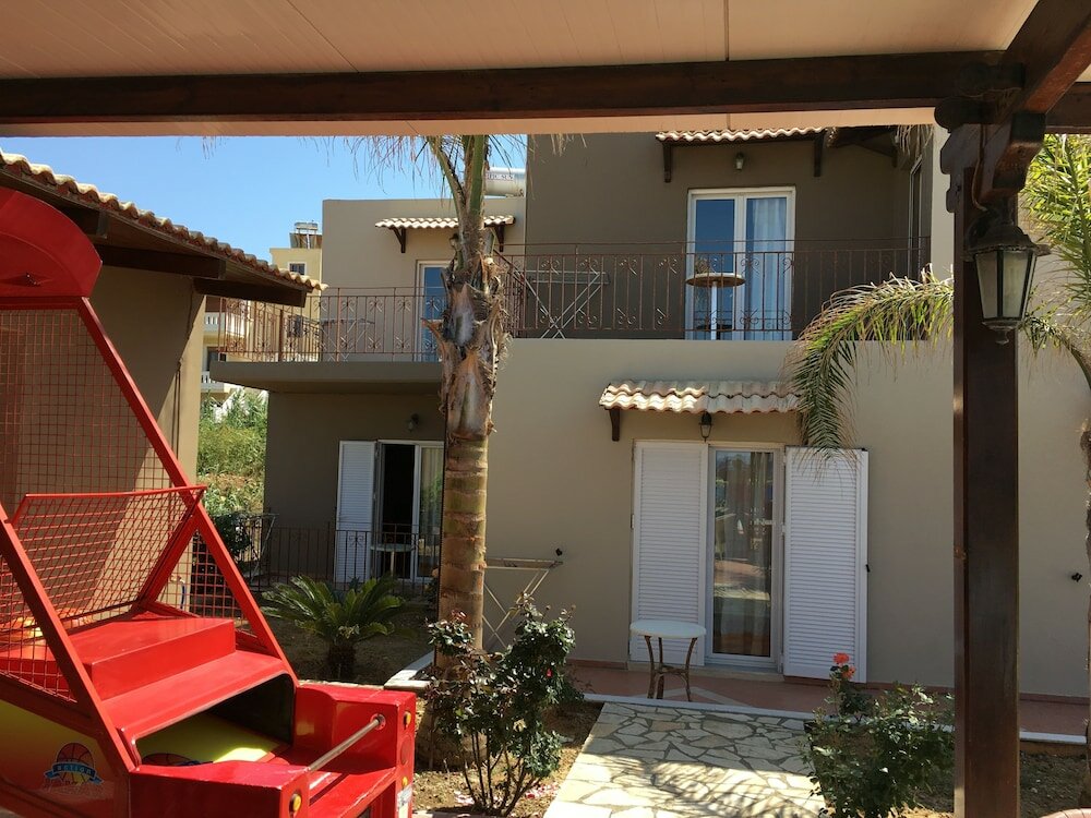 Фото Kris Apartments