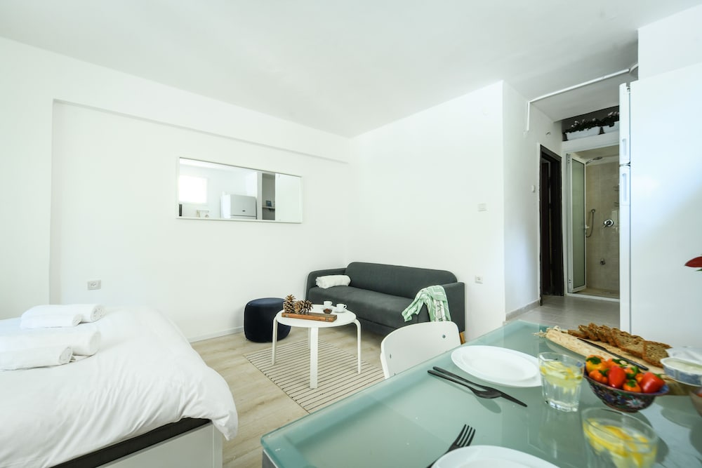 Фото CozyStudio Apt in a vibrant neighborhood