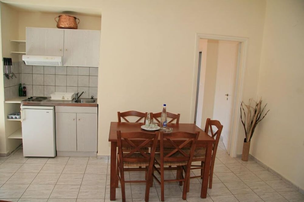 Фото Kris Apartments