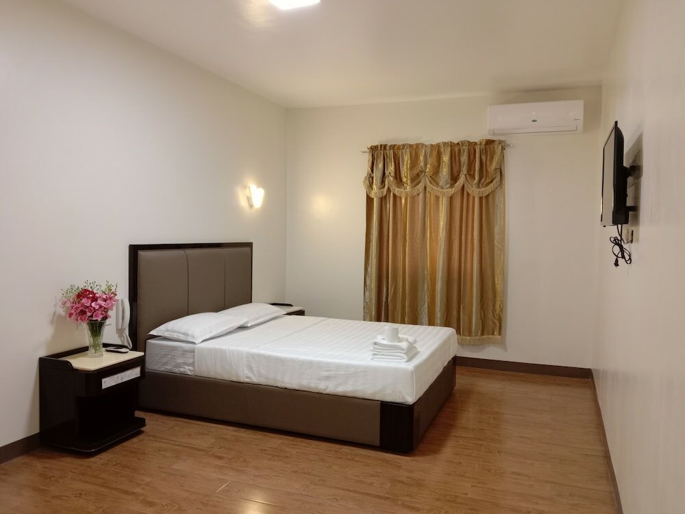 Фото Meaco Royal Hotel- Lucena