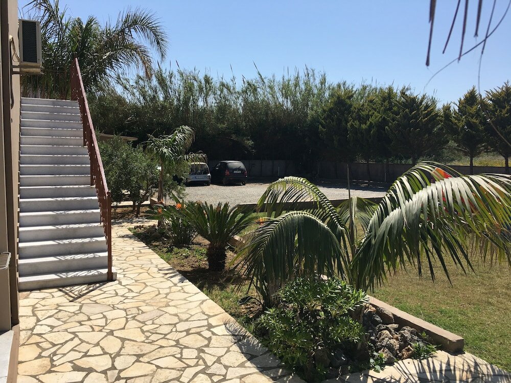 Фото Kris Apartments