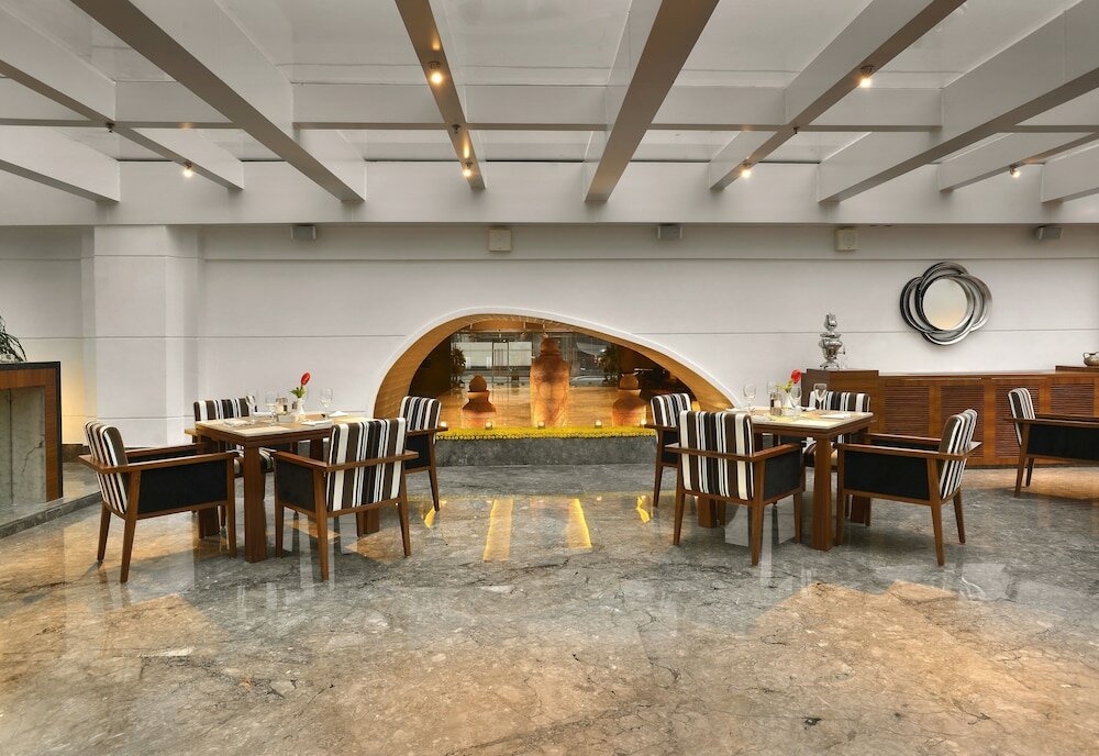 Фото The LaLiT Great Eastern Kolkata