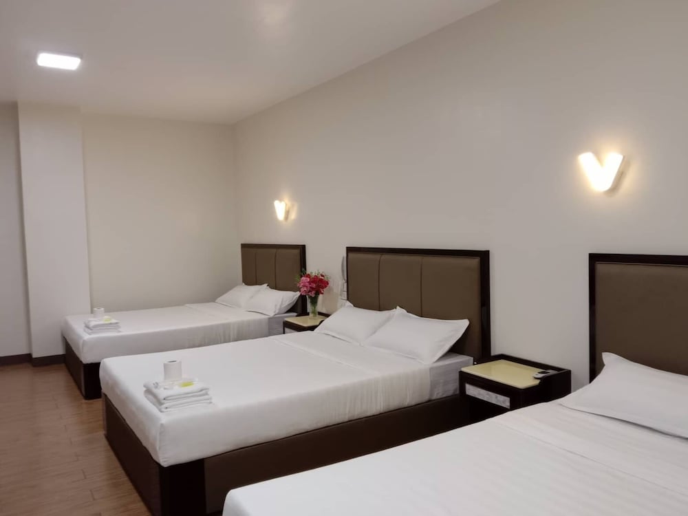 Фото Meaco Royal Hotel- Lucena