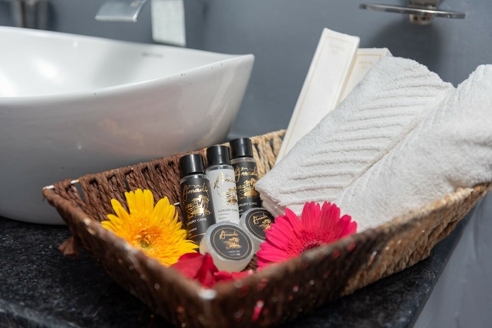 Фото Amadi Beach Front Resort