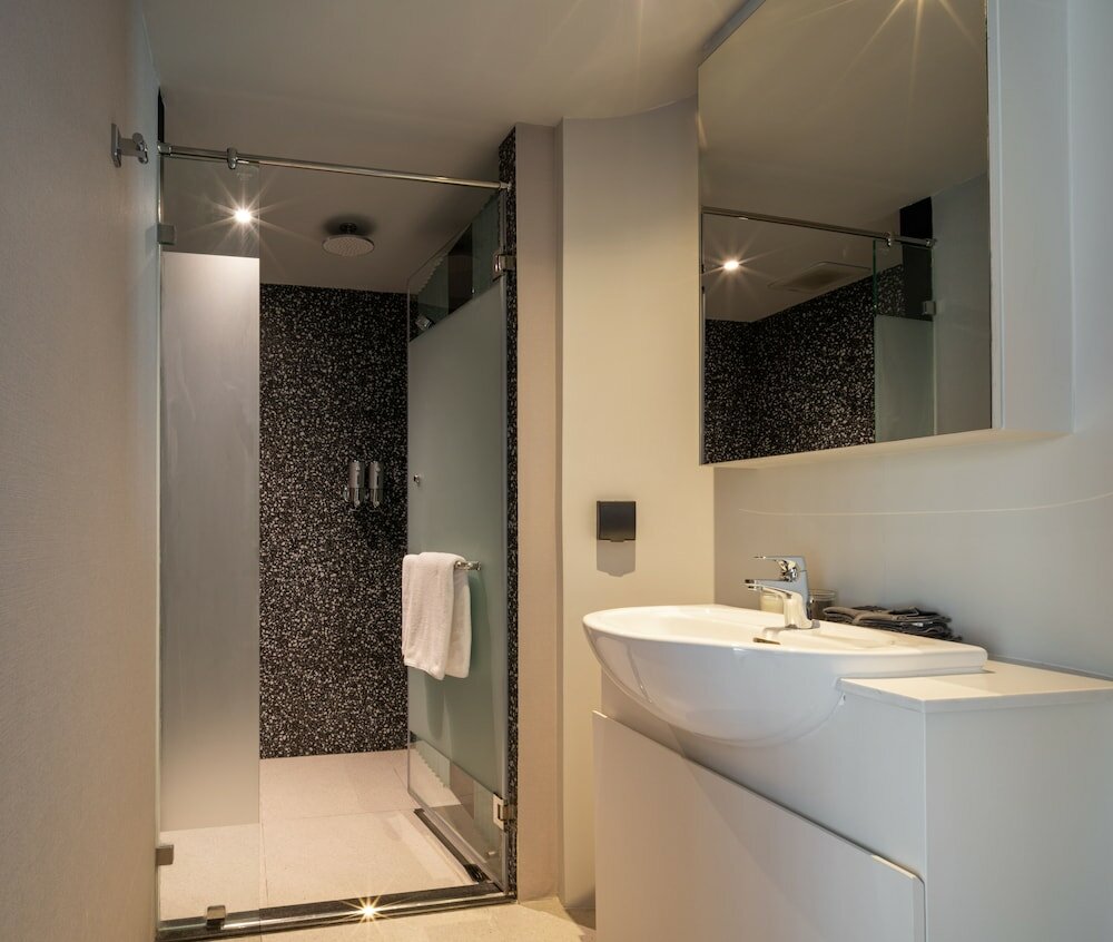 Фото Seekers Finders Rama IV Hotel, SureStay Collection by BW