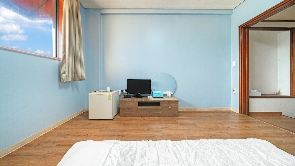 Фото Gyeongju Jang